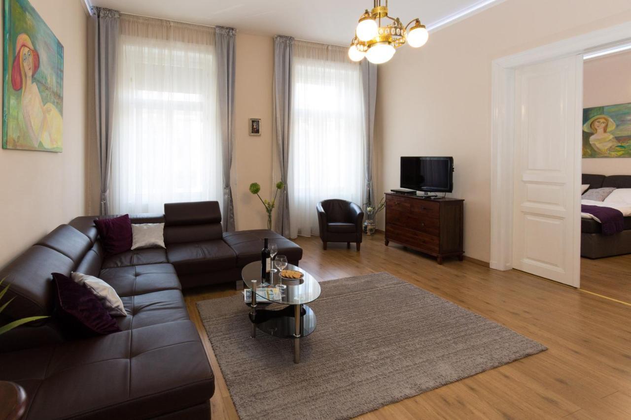 Elegant Apartment With Buda Castle View Budapest Exterior photo