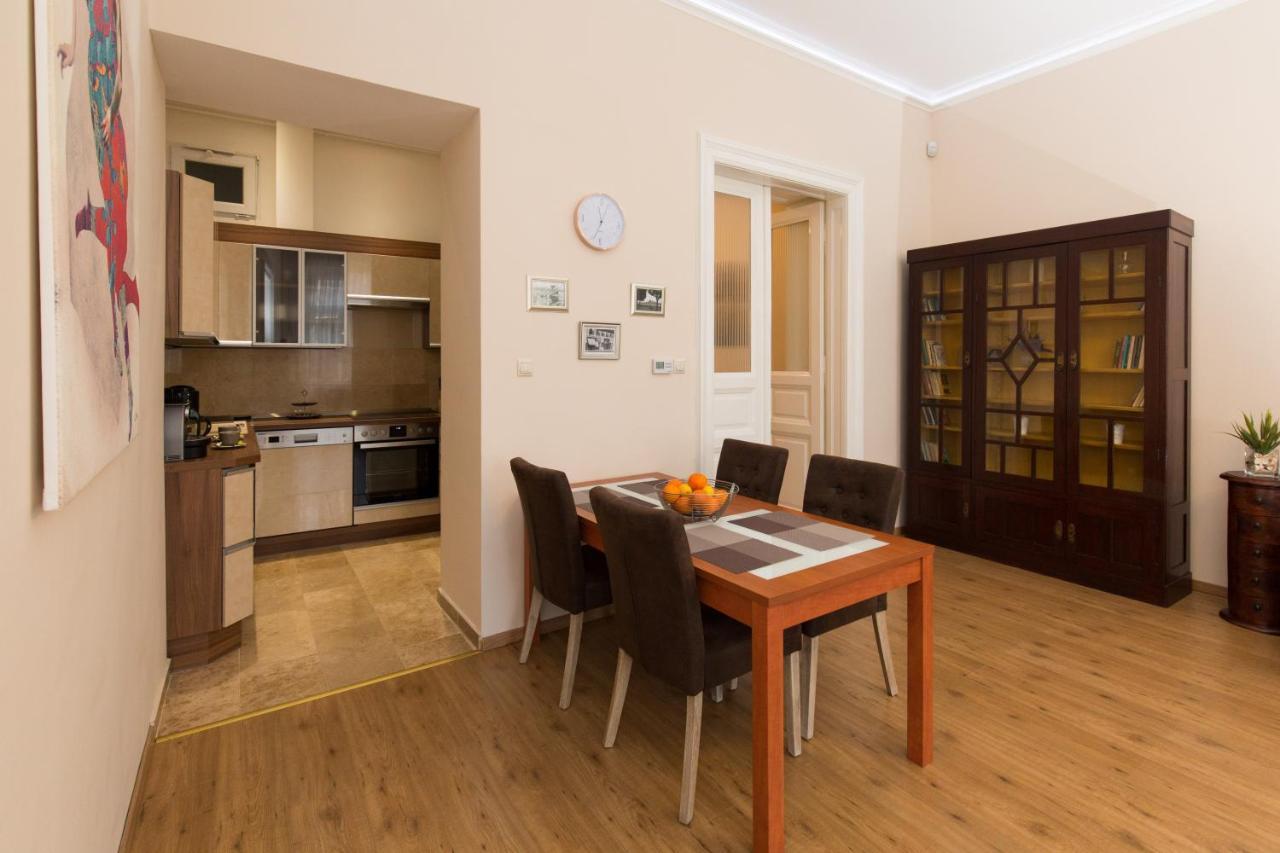 Elegant Apartment With Buda Castle View Budapest Exterior photo