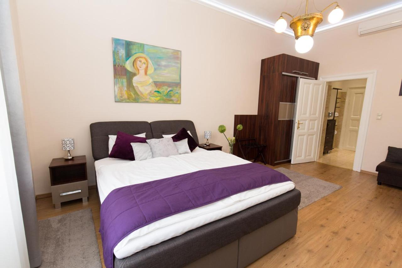 Elegant Apartment With Buda Castle View Budapest Exterior photo